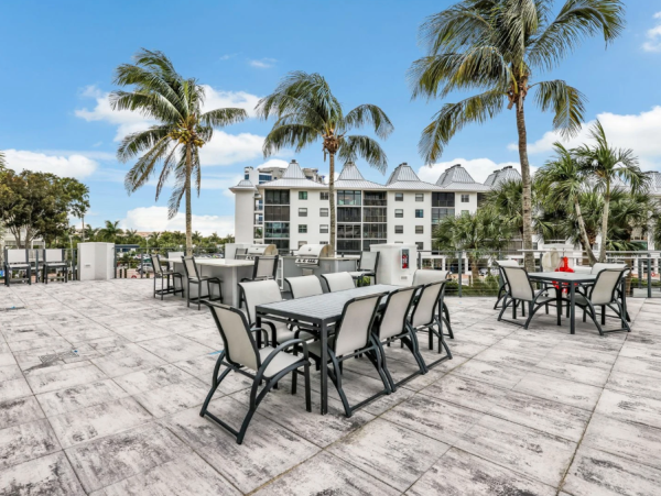Spacious 3-Bedroom Condo in Naples - Renovated Resort-Style Amenities